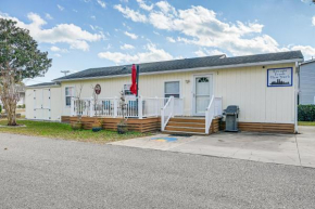 1 Mi to Surfside Beach Coastal Cottage